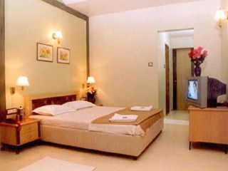 Hotel Girivihar มหาบาเลชวาร์ ภายนอก รูปภาพ